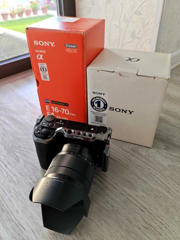 Sony zv-e10 mark 2 + 16-70 Sony zaiss lens Sony zv-e10 mark 2 + 16-70 Sony zaiss lens