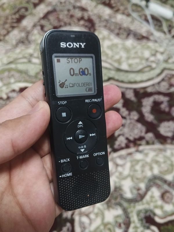 MP3 Sony диктофон в хорошем состаяние. MP3 Sony диктофон в хорошем состаяние.