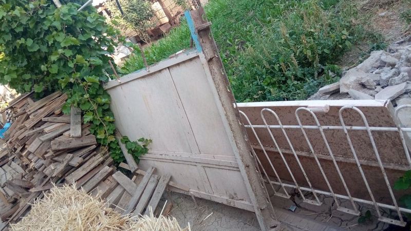 Дарвоза сотилади 2 табакали
