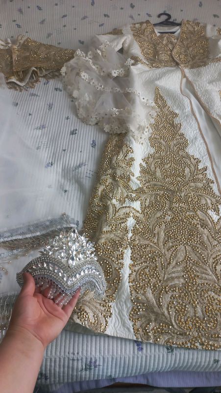 kelinlar uchun ansambllar sotiladi razmer 48 50 52 kelinlar uchun ansambllar sotiladi razmer 48 50 52