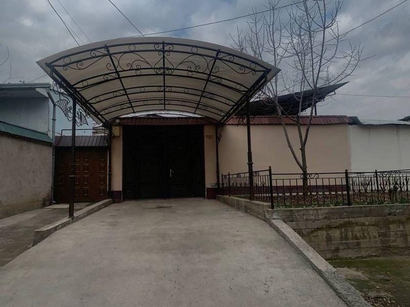 Яккасарой туман 2,7 соток ,0.5 огород бор
