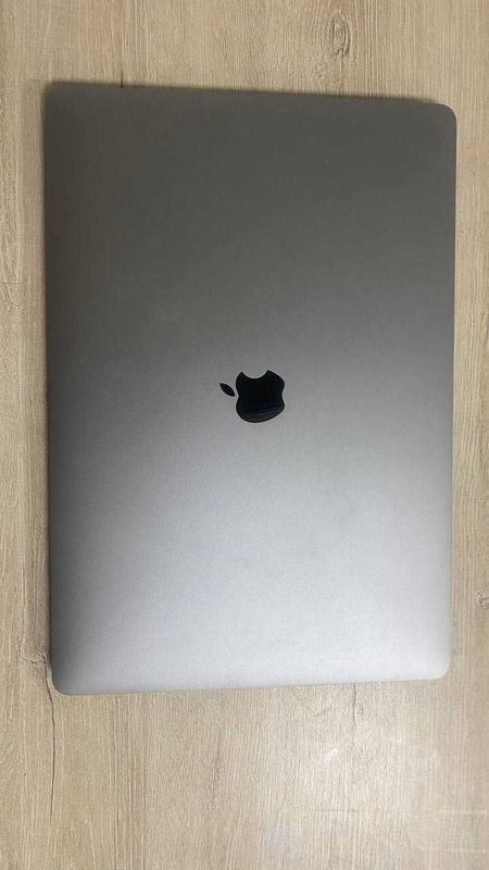 MacBook Pro Srochna Sotiladi