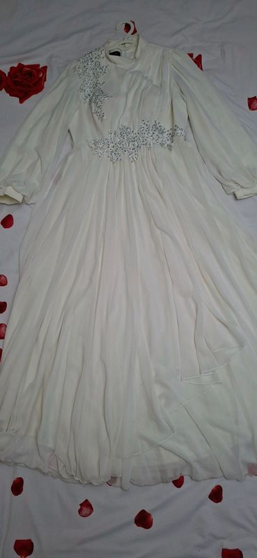 Gotoviy vecherniy ko'yne ivory rang
