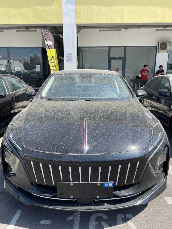 Hongqi eqm5 qora 450 km sotiladi