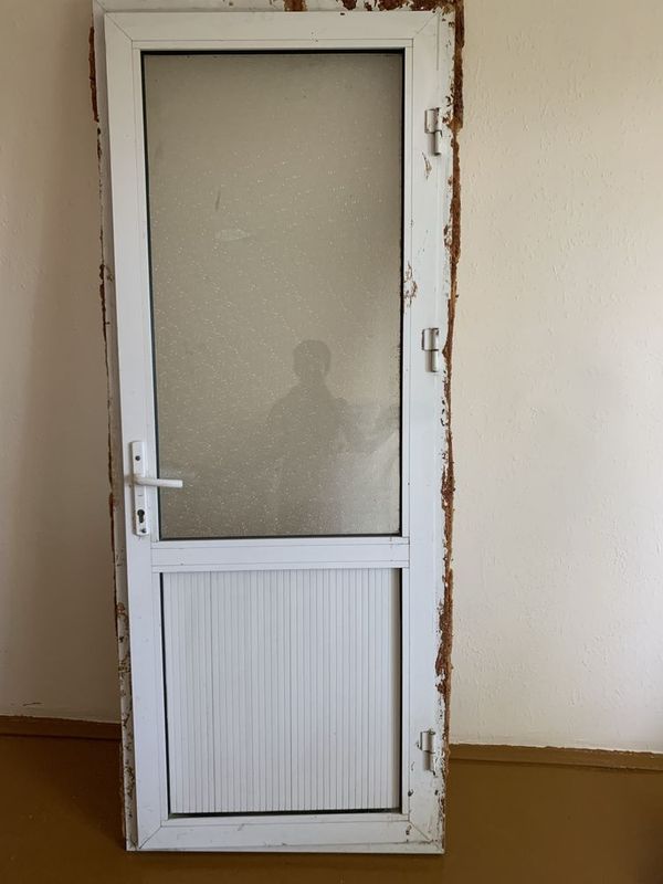 Eski akfa eshik sotiladi Eski akfa eshik sotiladi