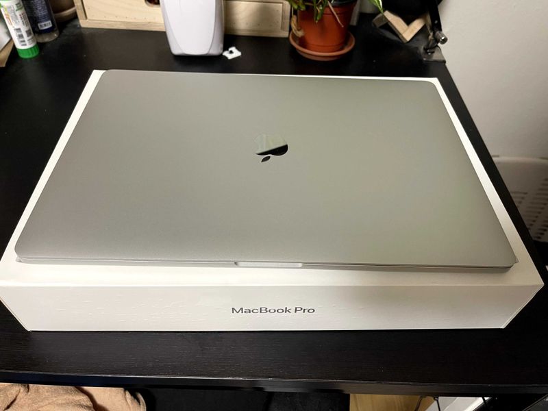 Macbook Pro 16 inch, i7, 16gb, 512 SSD - 2020 - yil, Oktyabr