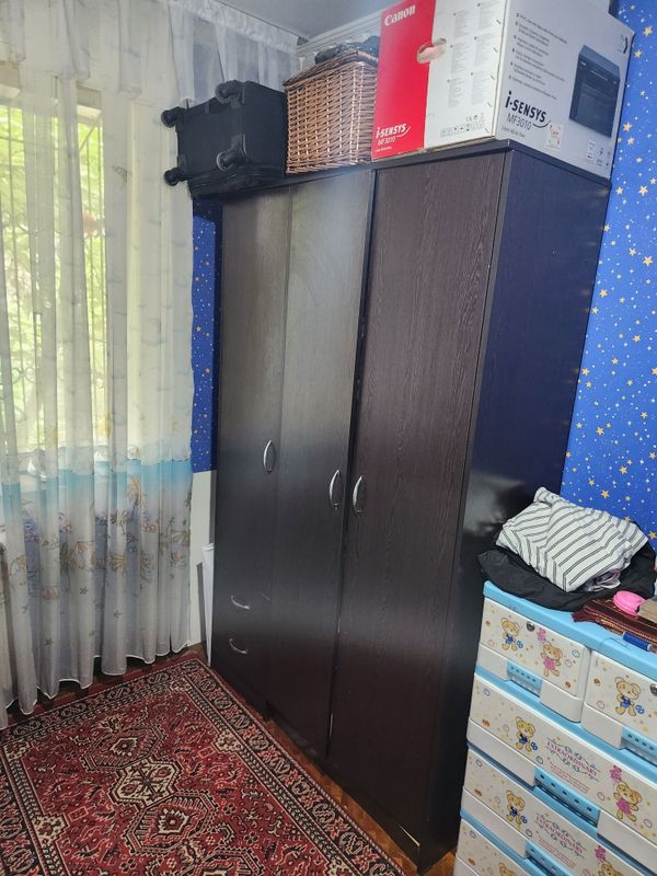 Продаётся Шкаф и камот Продаётся Шкаф и камот