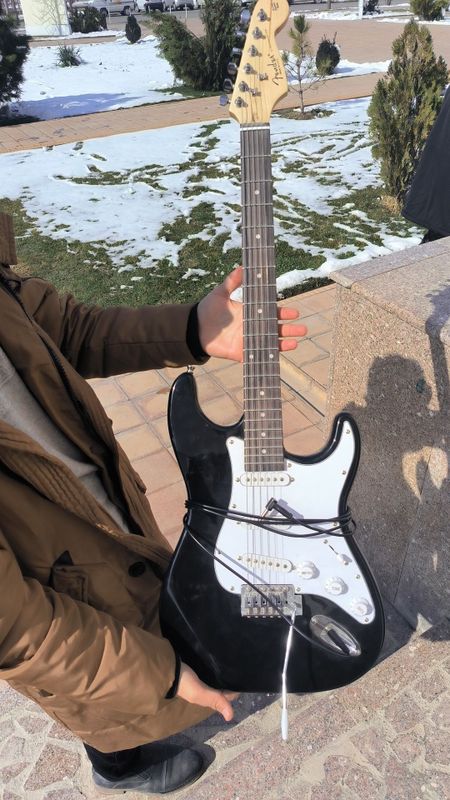 elektronniy gitara amerkaniski