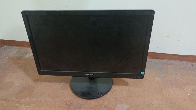 Монитор Philips 2014 года Монитор Philips 2014 года