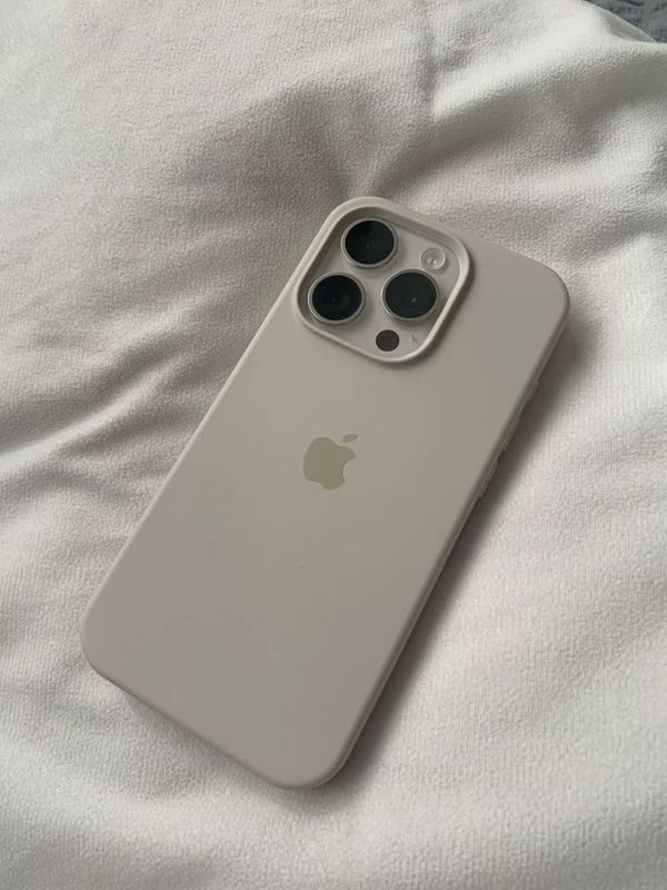 Iphone 15 pro natural titanium 720$