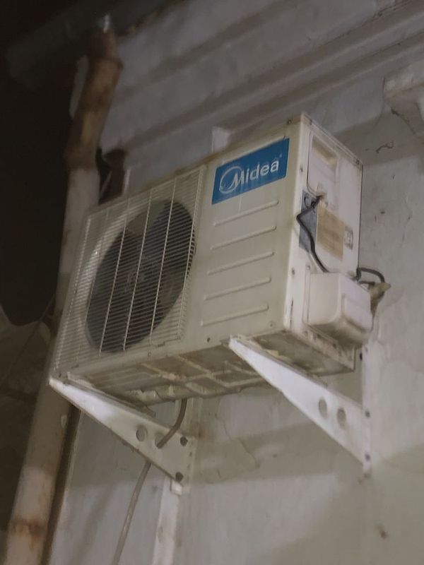 Midea konditsaner sotilvotti 18tali yaxwi iwlidi 350$ srochno towkenda Midea konditsaner sotilvotti 18tali yaxwi iwlidi 350$ srochno towkenda
