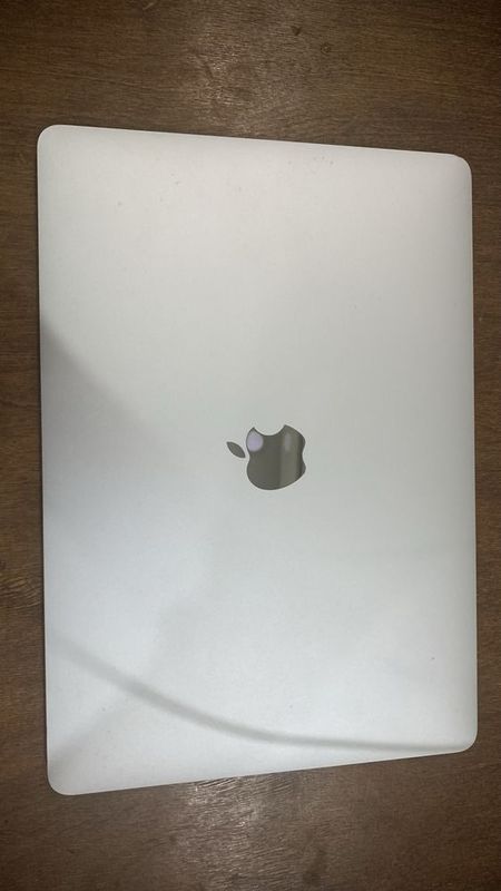 Macbook Air 8/256 ideal holatta