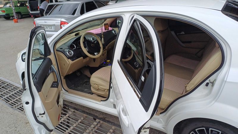 Нексия 3 бежевий салон 2017 автомат 4-позиция Нексия 3 бежевий салон 2017 автомат 4-позиция
