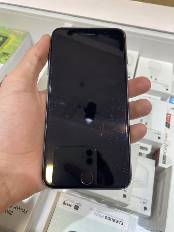 iphone 8 plus 64Gb yomkt 100%