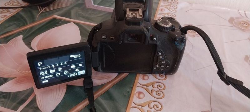 Продаётся фотоаппарат CANON EOS 650D в хорошем состоянии Продаётся фотоаппарат CANON EOS 650D в хорошем состоянии