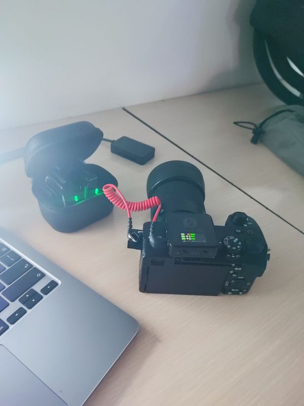 Sony a6700 + Sigma 30mm 1.4 + rode wireless mikrafoni