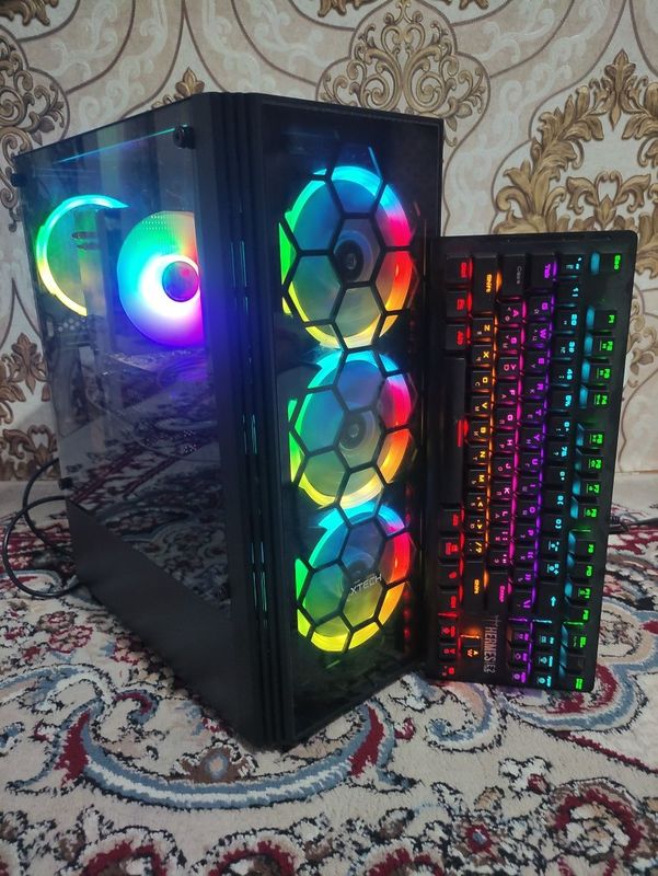 Мощный игровой компьютер 12 того поколения Мощный игровой компьютер 12 того поколения
