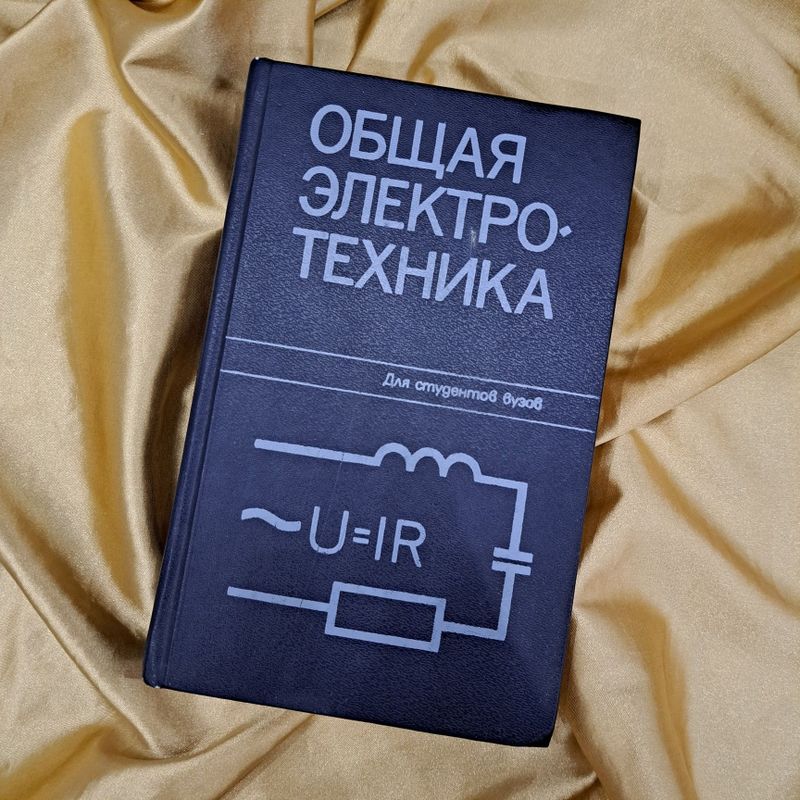 Продаются книги.