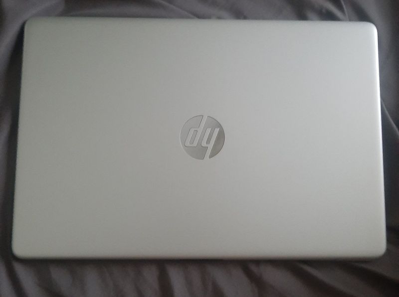 Новый ноутбук hp-15s 2025 года Новый ноутбук hp-15s 2025 года