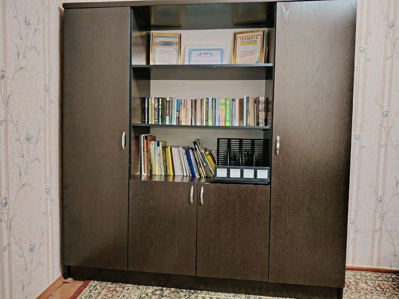 Книжный шкаф.Kitoblar uchun shkaf Книжный шкаф.Kitoblar uchun shkaf