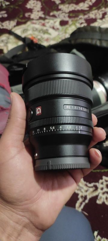 Sony FE 1.8 14 GM obektiv sotiladi . Sony FE 1.8 14 GM obektiv sotiladi .