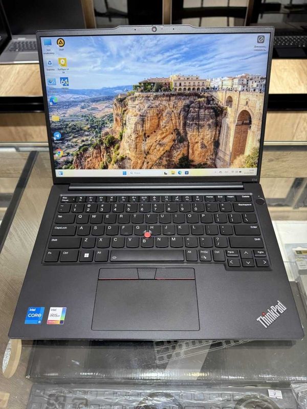 Lenovo ThinkPad E14 Gen5 Core i5-1335U ram16 ssd 256