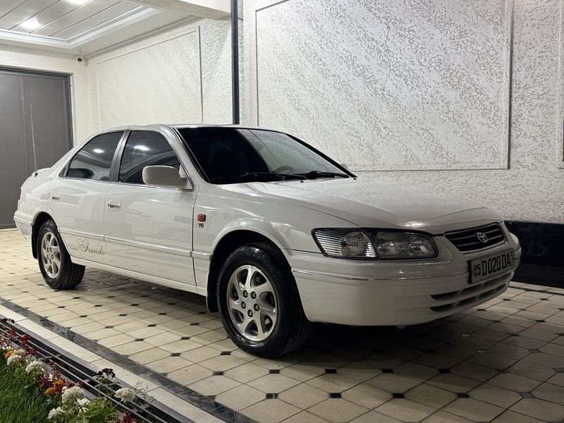 Toyota Camry 25 сотилади