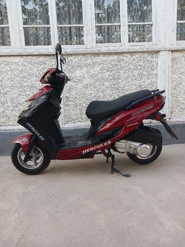 Benzinlik skuter sotiladi Benzinlik skuter sotiladi