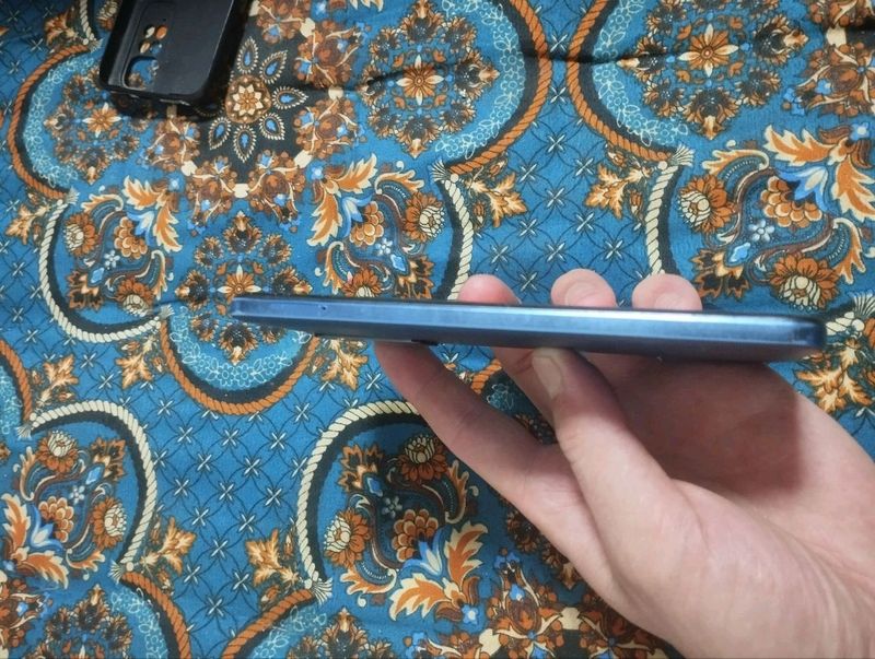 Redmi not 11 holati yaxshi karobka dokumenti bor Redmi not 11 holati yaxshi karobka dokumenti bor