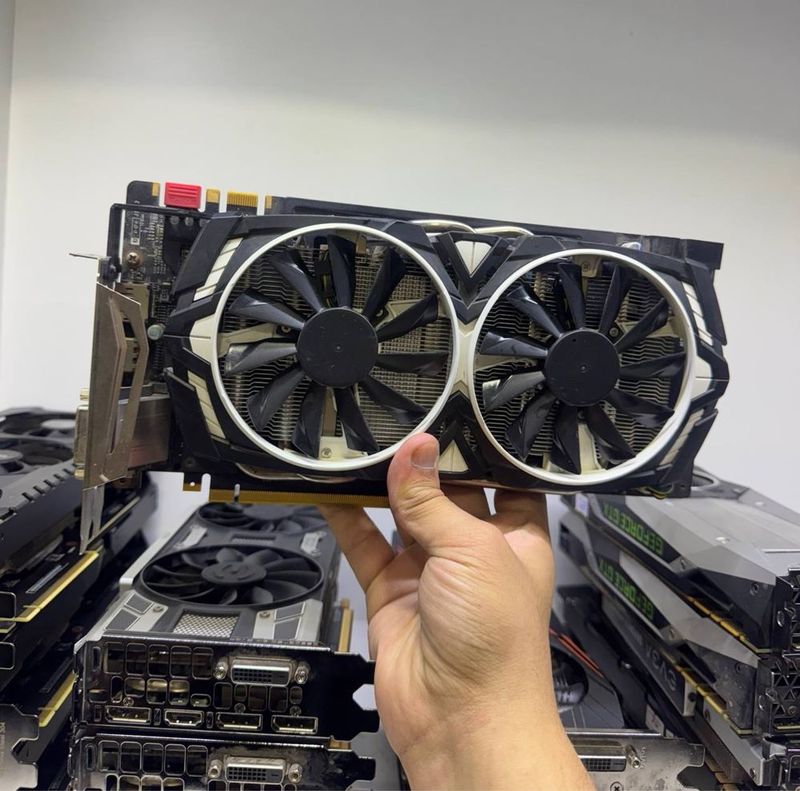 Msi Armor GTX 1080 8Gb Sastyanasi zo’r 2ta bor
