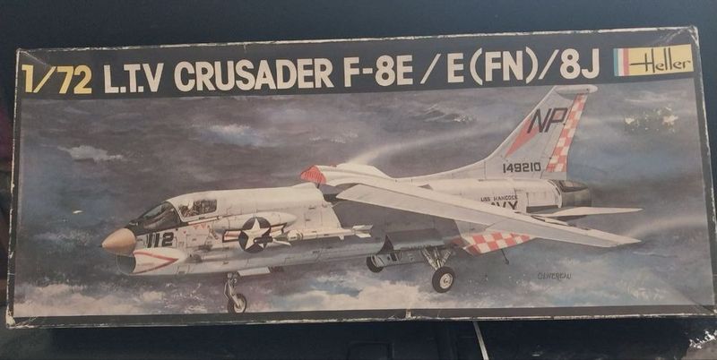 Сборная модель самолёта CRUSADER F-8E/E (FN)/8J, масштаб 1:72 Сборная модель самолёта CRUSADER F-8E/E (FN)/8J, масштаб 1:72