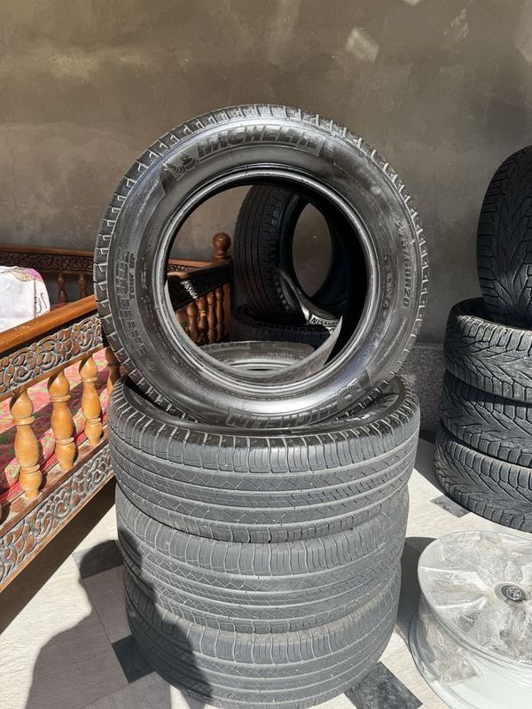 Michelin P275/60R20 All-Season shinalar – $1,200 Michelin P275/60R20 All-Season shinalar – $1,200