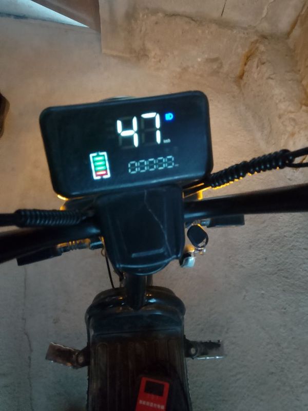 Skuter sotiladi srochno Skuter sotiladi srochno
