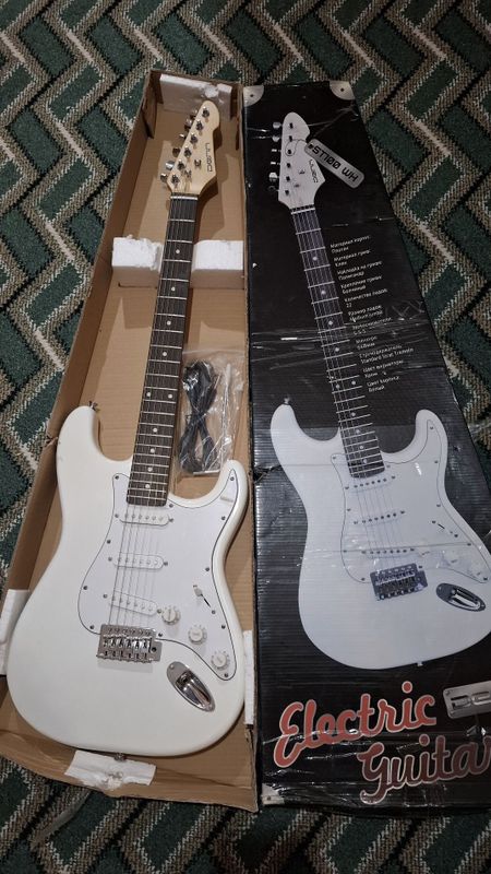 Elektr Gitara (electric guitar ST100 wH) Elektr Gitara (electric guitar ST100 wH)