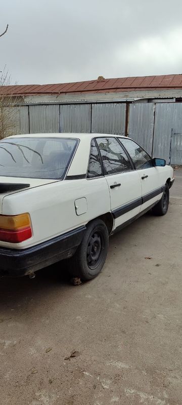 Audi 100 selyodka 1984 yil 2200$