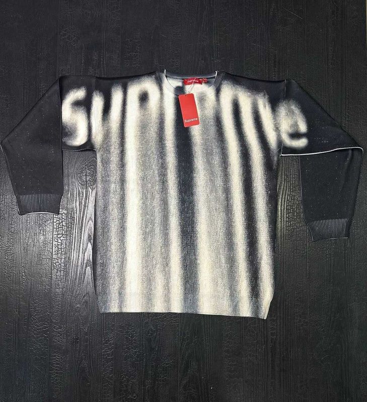 Свитер Supreme Blured Logo