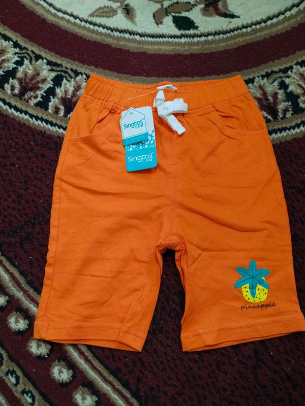 Shortik xar xil ranglari bor Shortik xar xil ranglari bor