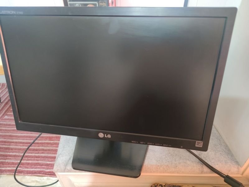 Монитор 19" LG FLATRON E1942C-BN Монитор 19" LG FLATRON E1942C-BN
