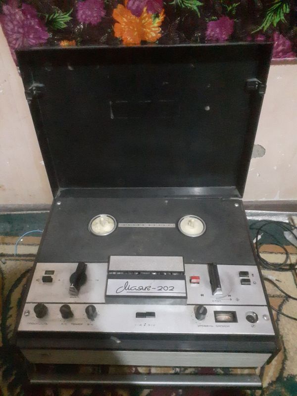 Magnetafon sotiladi Маяк202 katushichniy