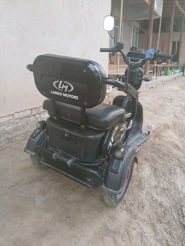 skuter largo motors 2024 yil 400$ ga yangi 1000 km