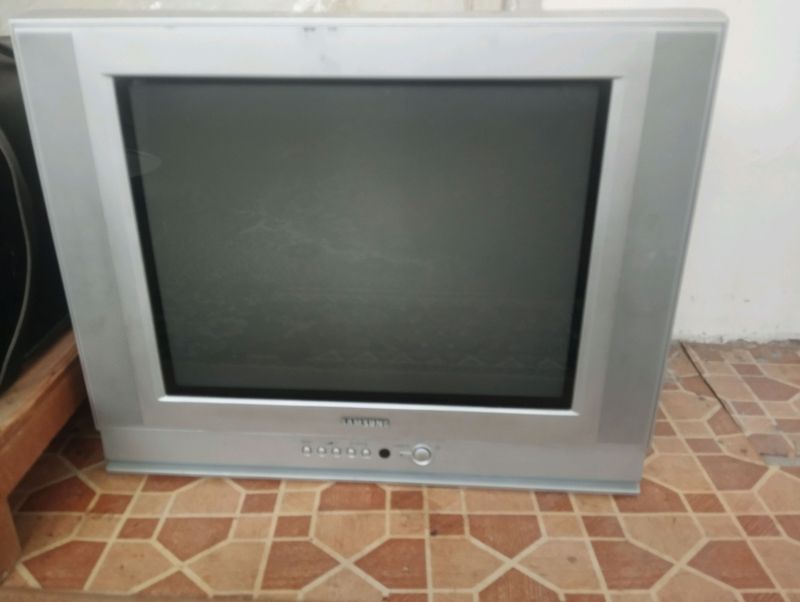televizor sotiladi narxi 200 ming keliwamiz televizor sotiladi narxi 200 ming keliwamiz