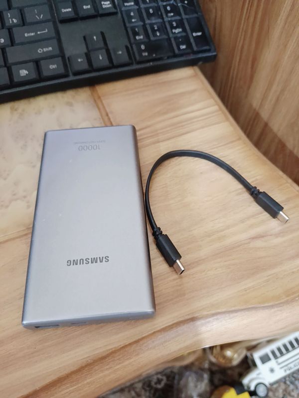 Samsung Power bank srochna sotiladi yengi Samsung Power bank srochna sotiladi yengi