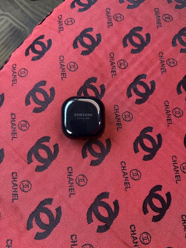 Срочно продам Samsung buds live в отличном состояний!!!