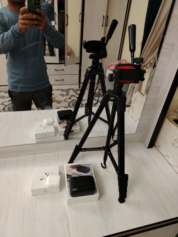 Airpods, mikrofon, shtatif Airpods, mikrofon, shtatif