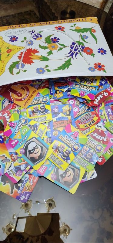 Карточки Brawl Stars оригинал несколько серий состояние отличное Карточки Brawl Stars оригинал несколько серий состояние отличное