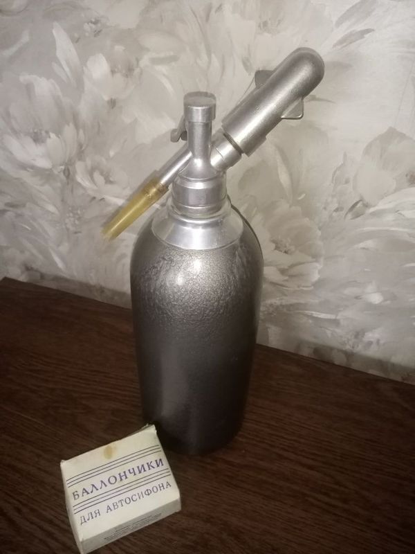 Сифон для приготовления напитков с газом Сифон для приготовления напитков с газом