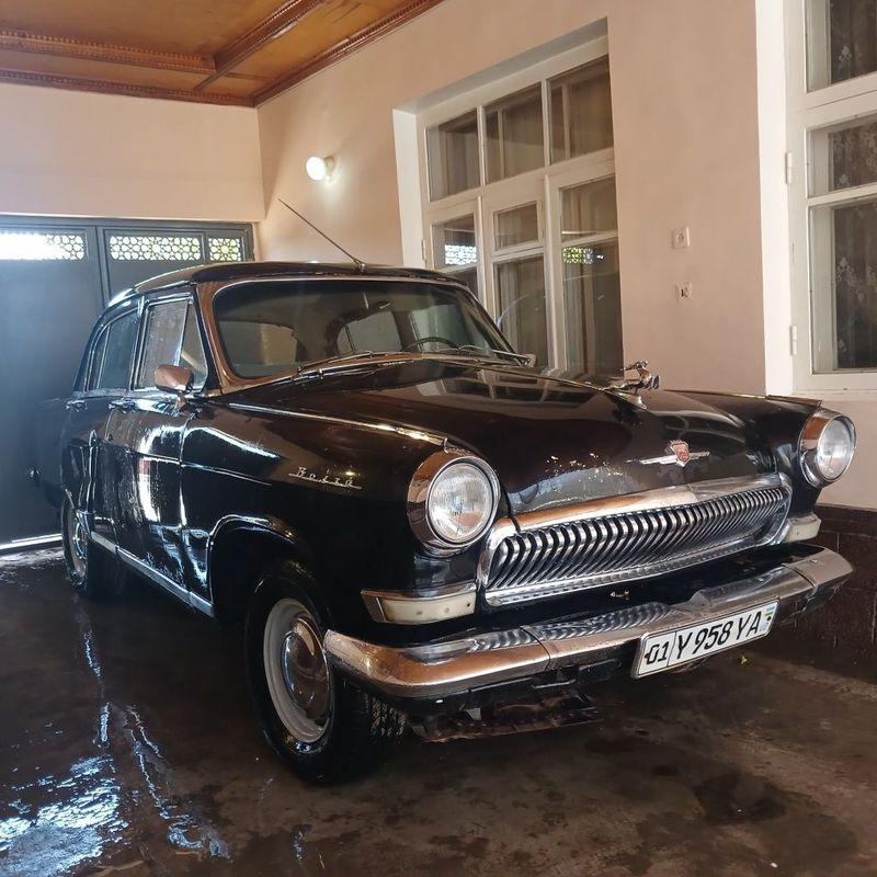 Gaz21 sotiladi qora Gaz21 sotiladi qora