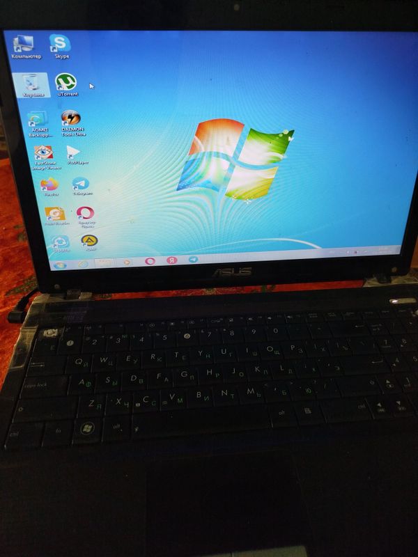 ASUS noutbuk sotiladi ASUS noutbuk sotiladi