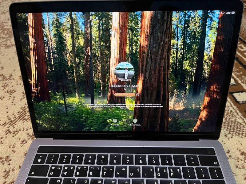 Macbook sotiladi Macbook sotiladi