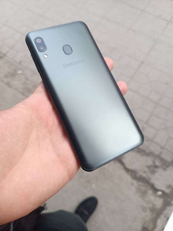 Samsung A20 sotiladi